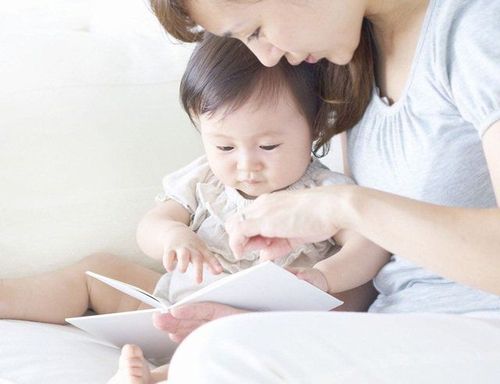 
Trẻ 20 tháng tuổi vẫn đang trong quá trình tiếp tục hoàn thiện và phát triển không ngừng khả năng vận động
