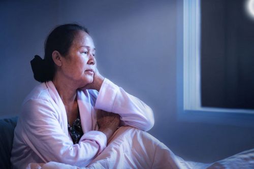 Độ tuổi 60 thường xuyên mất ngủ và cảm thấy hoảng sợ là đang gặp vấn đề gì?