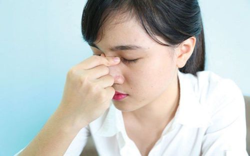 Tại sao viêm xoang gây nhức đầu, viêm họng, ù tai?