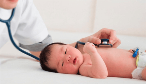 Trẻ sơ sinh bị khò khè khó thở tím mặt có nguy hiểm không?
