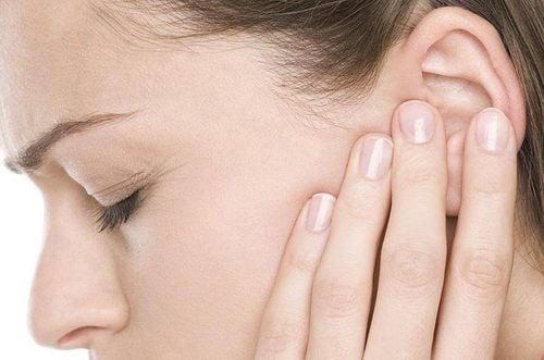 Dị vật chui vào tai gây đau có nguy hiểm không?