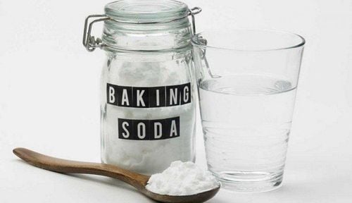 
Baking soda có thể giúp tạm thời trung hòa axit trong dạ dày và giúp giảm đau
