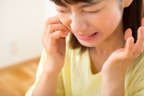 Uống thuốc gì để hết sưng nóng, đau ngứa nướu răng khi bị bệnh tim?