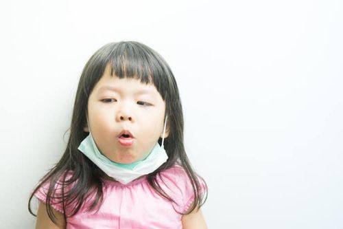 Trẻ đã điều trị viêm VA và viêm phế quản vẫn ho có sao không?