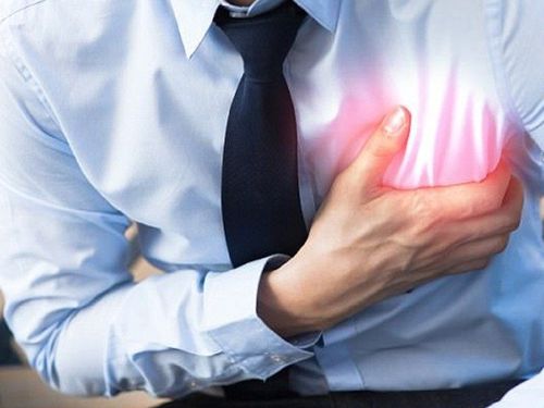 Tim đập nhanh, đau thắt ngực trái có phải dấu hiệu cơn đau tim?