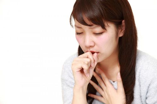 Người mắc bệnh phổi xuất hiện triệu chứng ho, sốt cần khắc phục thế nào?