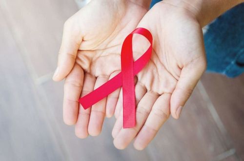 Vì sao chung sống với người nhiễm HIV lại có kết quả âm tính?