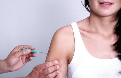 At what month should pregnant women be vaccinated against tetanus?