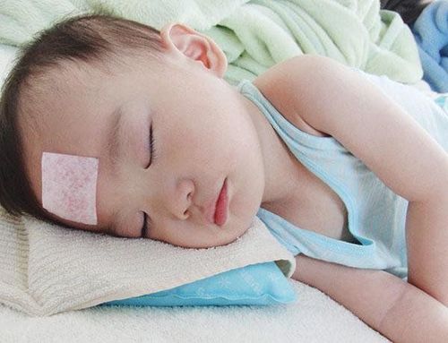 Trẻ 3 tuổi sốt li bì 4 ngày có nguy hiểm không?