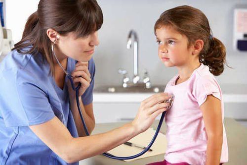 Trẻ em bị bệnh tim bẩm sinh cần cân nhắc việc gây mê