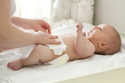 Trẻ sơ sinh đi ngoài phân lỏng, nhầy có phải rối loạn tiêu hóa?