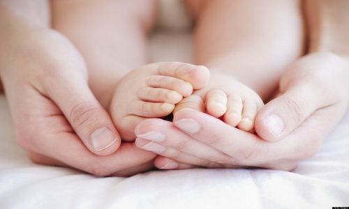 Trẻ 35 ngày tuổi bị rung giật tay chân có nguy cơ ung thư không?