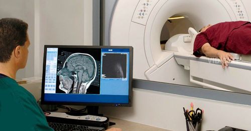 Magnetic resonance imaging procedure of the intracranial vascular system without injection of magnetic contrast