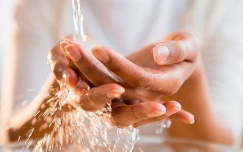 7 mẹo để giữ da tay khỏe mạnh khi rửa tay thường xuyên