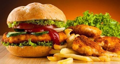 
Hầu hết thức ăn nhanh chứa nhiều carbohydrate và có ít hoặc không có chất xơ
