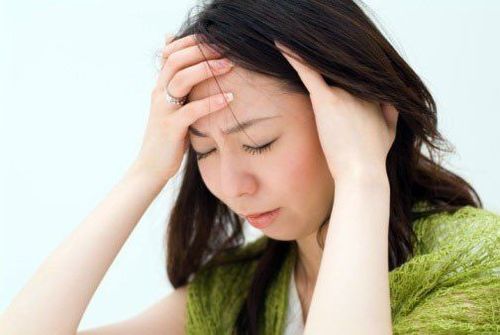 Thiếu máu não gây nặng đầu và đau thái dương nên làm gì?
