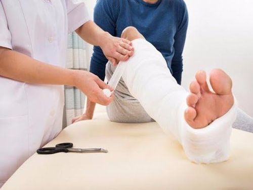 Complications and complications may be encountered when wearing a cast