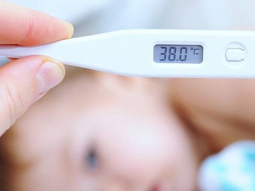 Trẻ sốt 38 độ có nên cho uống thuốc hạ sốt không?