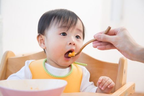 Các phương pháp kích thích ăn uống và hấp thụ thức ăn tốt ở trẻ sơ sinh
