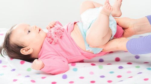 Trẻ sơ sinh tiêu chảy sau khi bơm thuốc mềm phân là do đâu?