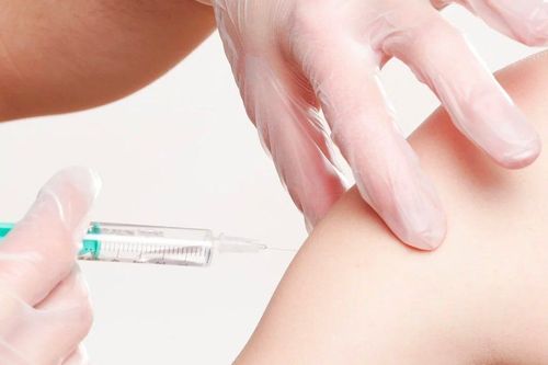 Tiêm thừa vắc-xin sởi - quai bị - rubella có ảnh hưởng đến phụ nữ cho con bú không?