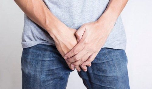 Bị đứt đường tiểu do gãy xương chậu và xương mu có cách nào để kiểm soát nước tiểu không?