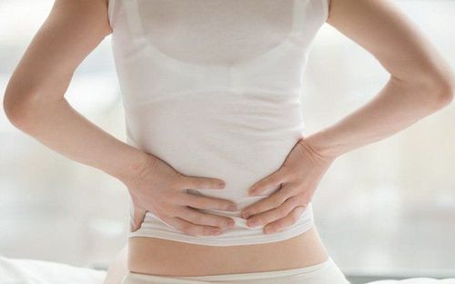 Sau sinh đau lưng dữ dội có phải do thiếu chất không?