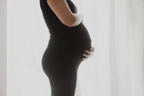 Ra nước âm đạo khi mang thai 7 tháng có đáng lo?