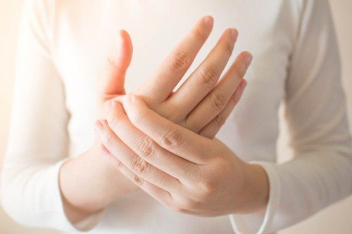 Những người có nguy cơ đau nhức xương khớp bàn tay, ngón tay?