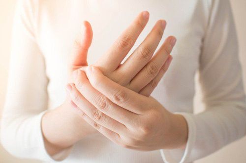 Trigger finger (finger on): Causes, symptoms