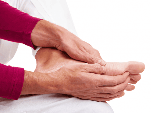 Tê bì tay chân, đau vai cổ là dấu hiệu bệnh gì?