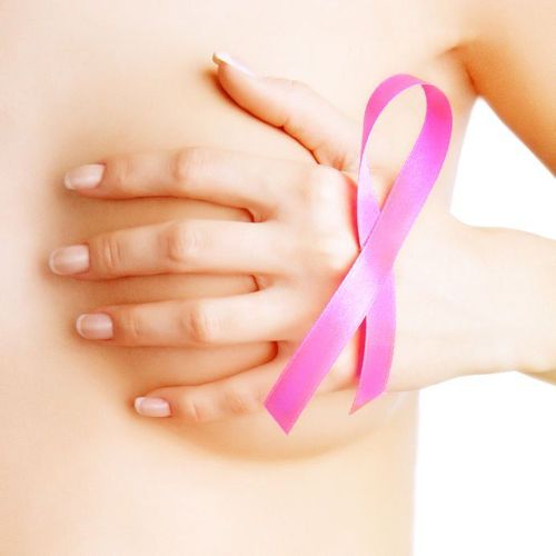Tầm soát ung thư vú ở phụ nữ đặt túi ngực