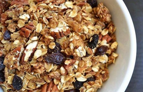 
Granola nghe có vẻ như là lựa chọn bữa sáng tuyệt vời, nhưng chúng thường không tốt hơn một thanh kẹo
