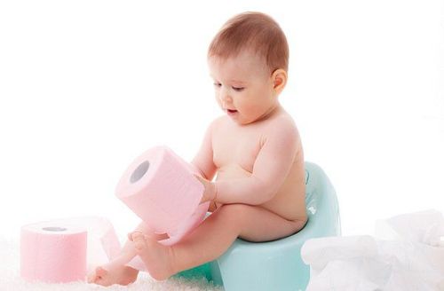 Protein có trong sữa bò có thể gây nóng trong cho trẻ sơ sinh và trẻ em