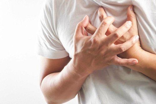 Người mắc tim bẩm sinh kèm theo tăng áp động mạch phổi được đi máy bay và uống thuốc chống say không?