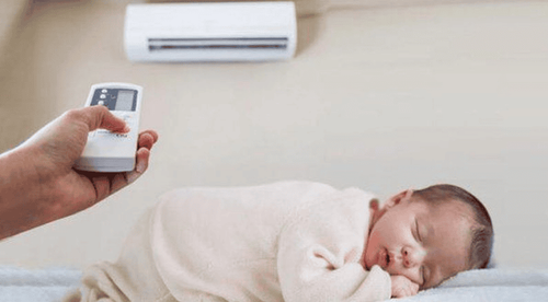 How many degrees should a newborn lie on the air conditioner?