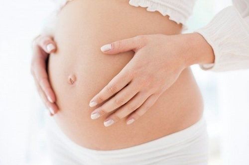 Mang thai 13 tuần khí hư màu vàng có sao không?