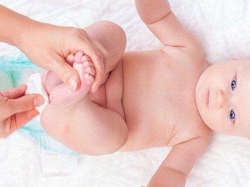 Hỏi đáp: Trẻ sơ sinh đi ngoài phân lỏng có phải rối loạn tiêu hóa không?