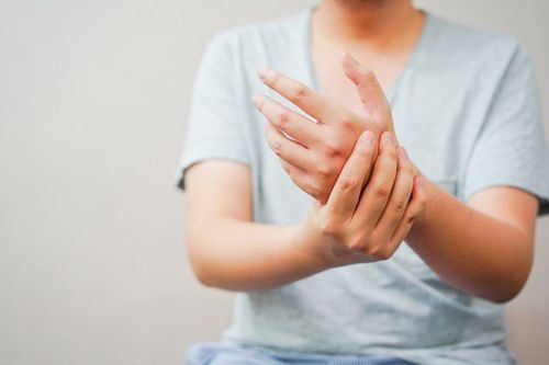 Hand tremors in young people and how to treat them