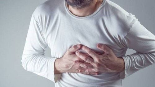 Mũi bị tắc, thường xuyên khó thở kèm nhói ở tim là dấu hiệu bệnh gì?