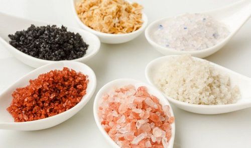 Types of salt: Himalayan, Kosher, common salt and sea salt