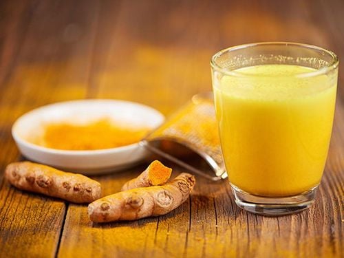 10 benefits of turmeric milk and how to make it