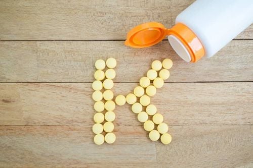 Trẻ sơ sinh thiếu men G6PD có thể sử dụng vitamin K không?