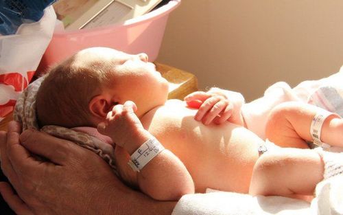 How long is enough time to sunbathe your baby each time?