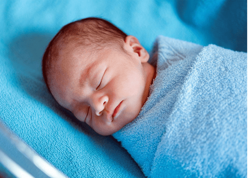 Giấc ngủ của trẻ được 1 tháng khoảng 17 giờ