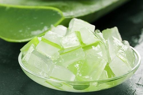 Does using aloe vera reduce sunburn?