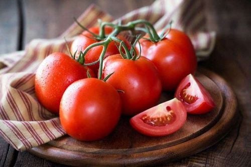 Tomatoes are a nutritious food for individuals with anemia.