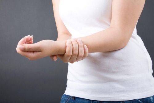 Carpal tunnel syndrome in nursing mothers: How to relieve pain?