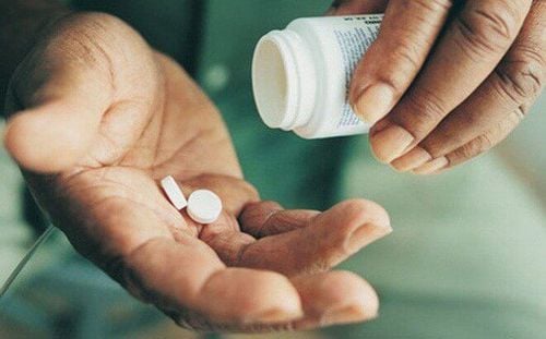 
Để giảm đau tạm thời, bạn có thể dùng acetaminophen hoặc ibuprofen
