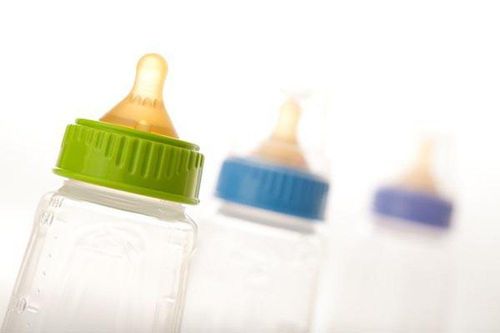 Choose nipples and bottles for formula feeding